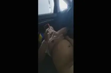Ngentot Sange Berat di Dalam Mobil Panas
