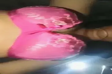 Pamer Toket Gede Montok Balutan BH Pink Binal Sange